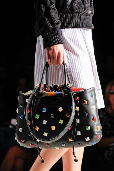 Look 28
